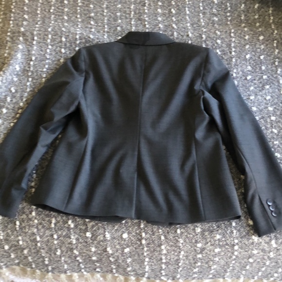 Talbots women’s 10p fitted light grey suit jacket, Preowned, excellent condition - Picture 4 of 6